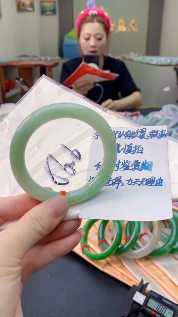 翡翠手镯未镶嵌0533080418