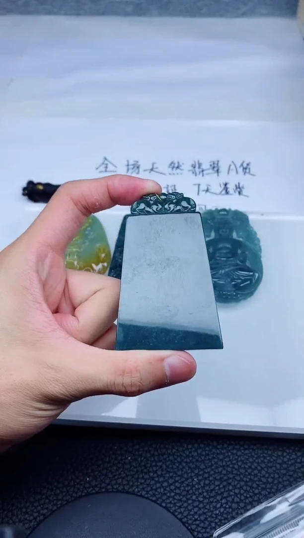 颈饰未镶嵌翡翠