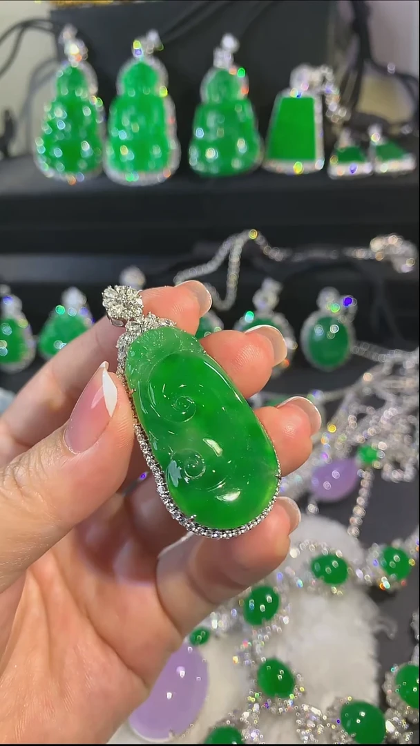 颈饰未镶嵌翡翠吊坠