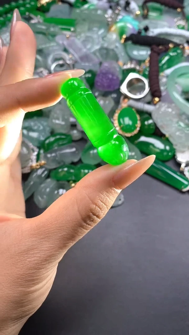 颈饰未镶嵌翡翠(配扣头多样性发其一）89