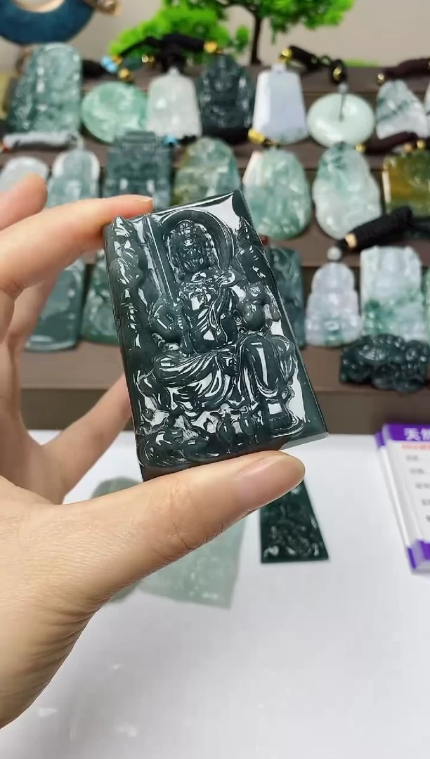 翡翠未镶嵌颈饰