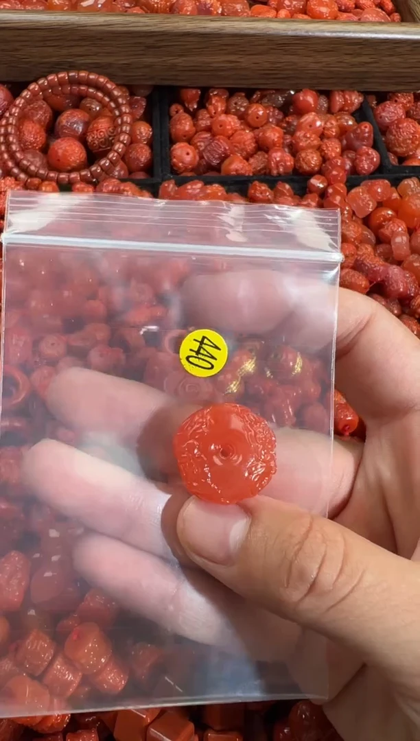 南红玛瑙未镶嵌颈饰1