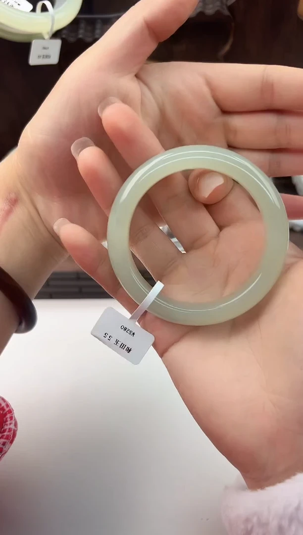 【闪购商品】和田玉手镯未镶嵌54