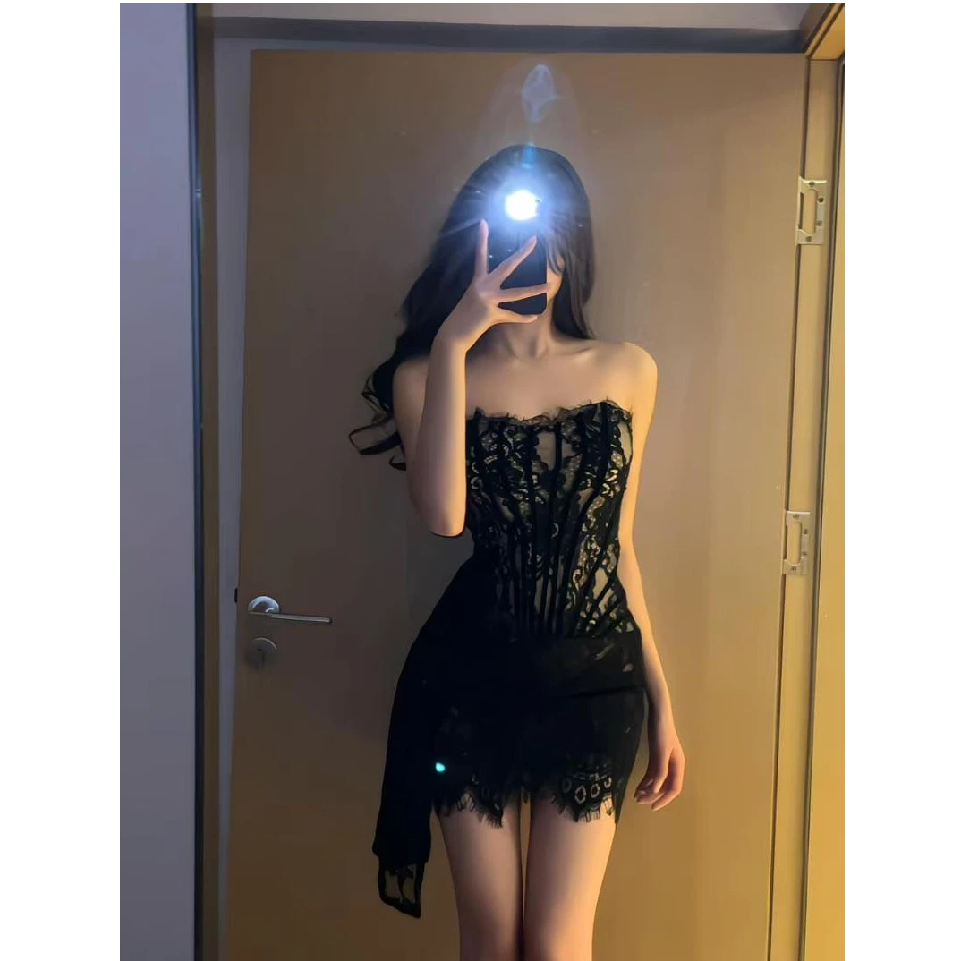 纯欲性感蕾丝黑色抹胸连衣裙女秋季高级感修身显瘦辣妹包臀短裙子