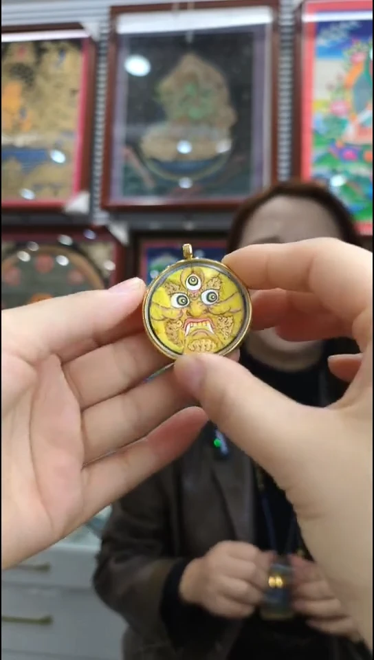 吊坠黄cc 六字 双面  纯手绘唐卡（非质量问题 不退不换）