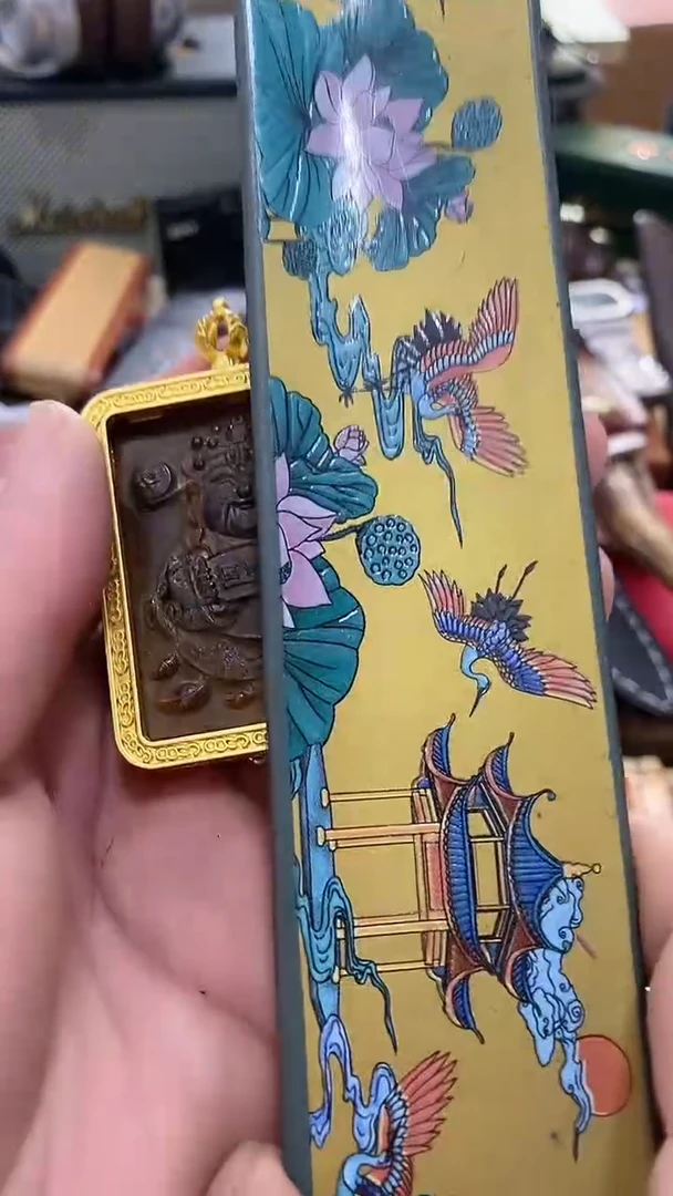 瓷片闪购商品 如图所示