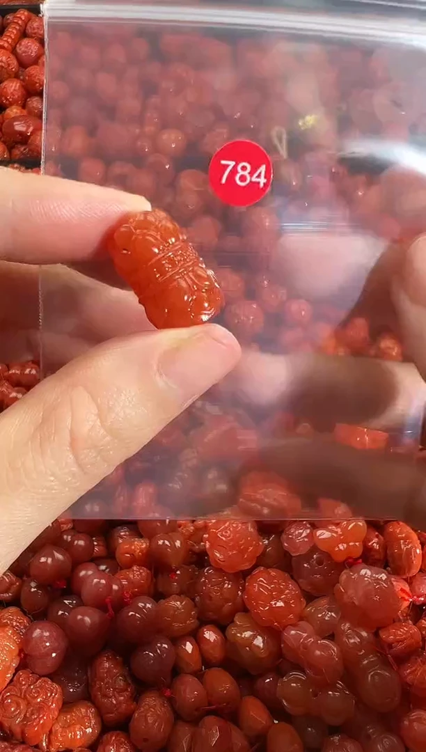 颈饰未镶嵌南红玛瑙1