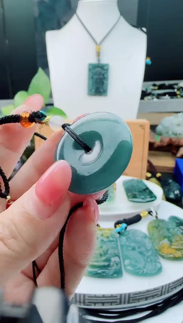 【闪购商品】翡翠颈饰未镶嵌多样性随机一件发货