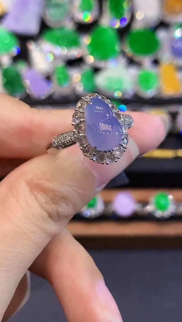 18K金镶嵌戒指翡翠多样性发其一