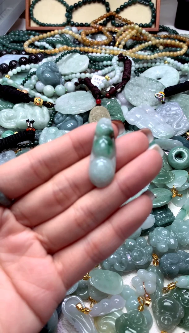 颈饰未镶嵌翡翠1