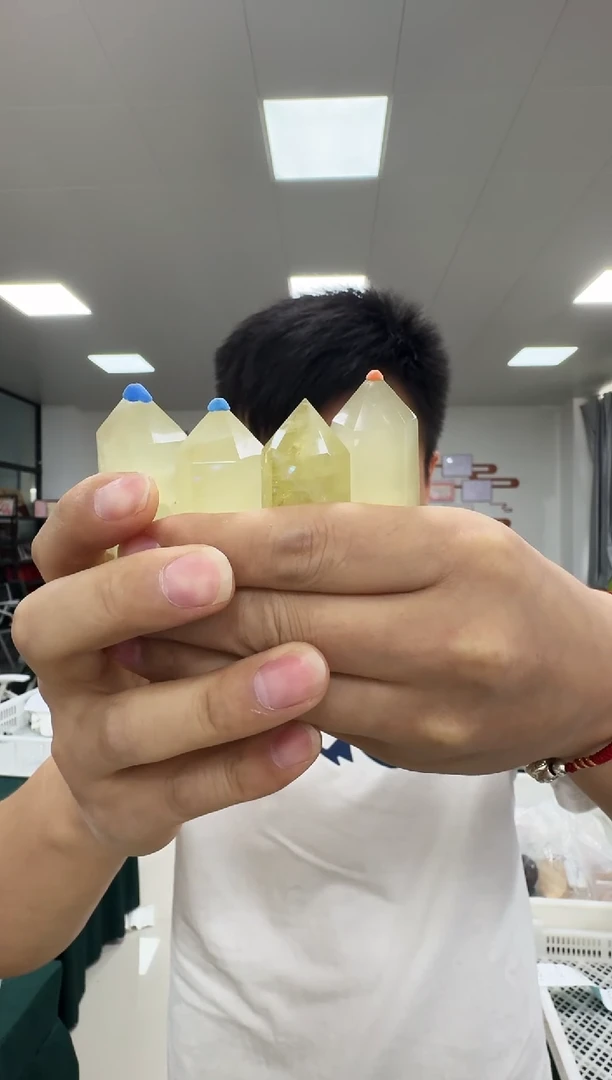 摆件未镶嵌水晶W6243 黄水六棱柱 多样性发一件