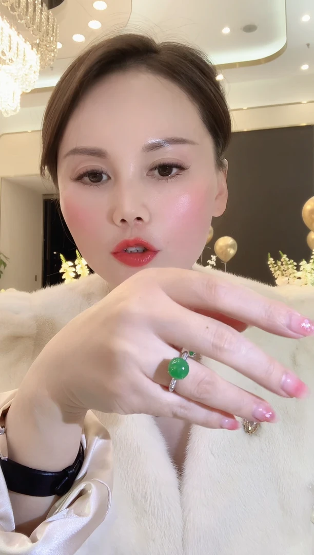 【闪购商品】翡翠戒指18K金镶嵌F84