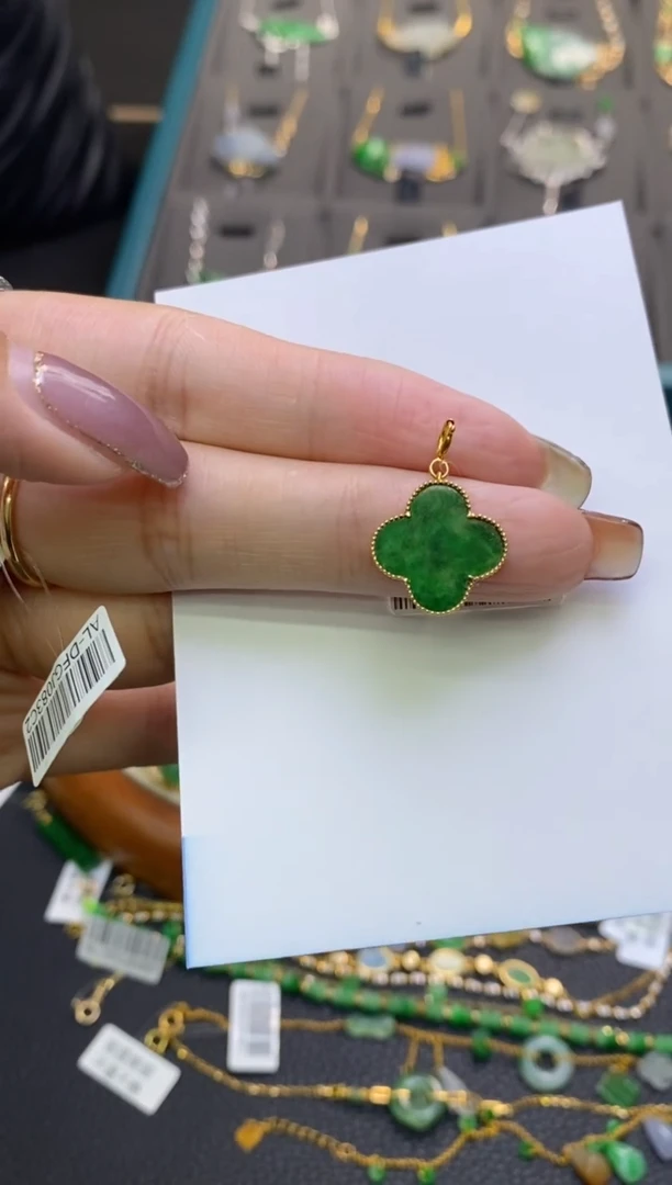 翡翠18K金镶嵌颈饰四叶草吊坠13665