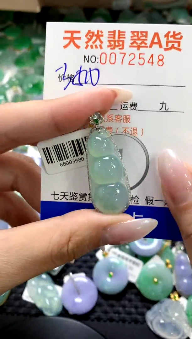 翡翠18K金镶嵌颈饰1111111111111111