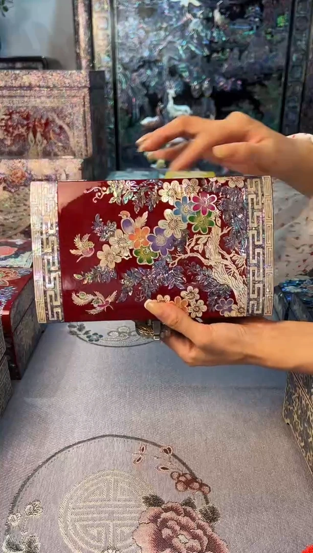 绒布底·弘贝雅螺钿漆器文化馆