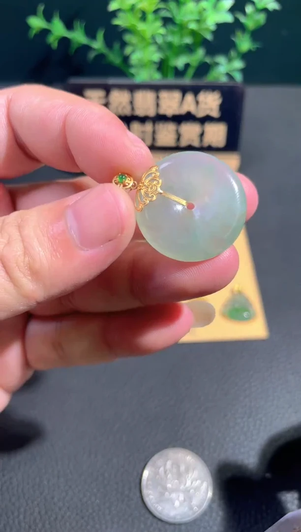 颈饰18K金镶嵌翡翠翡翠
