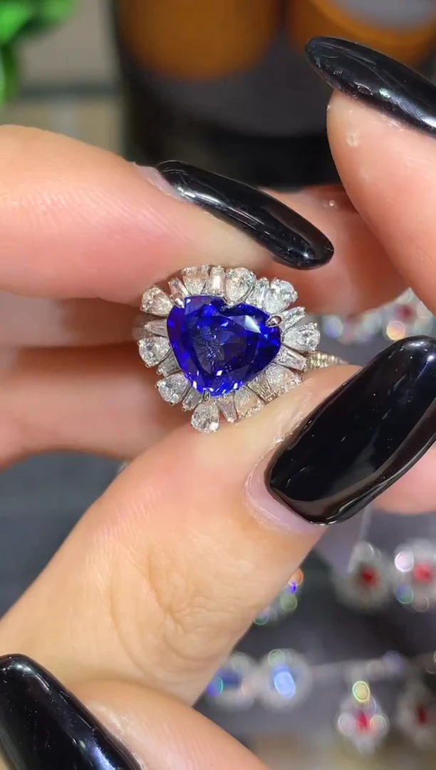 戒指蓝宝石18K金镶嵌2.8CT