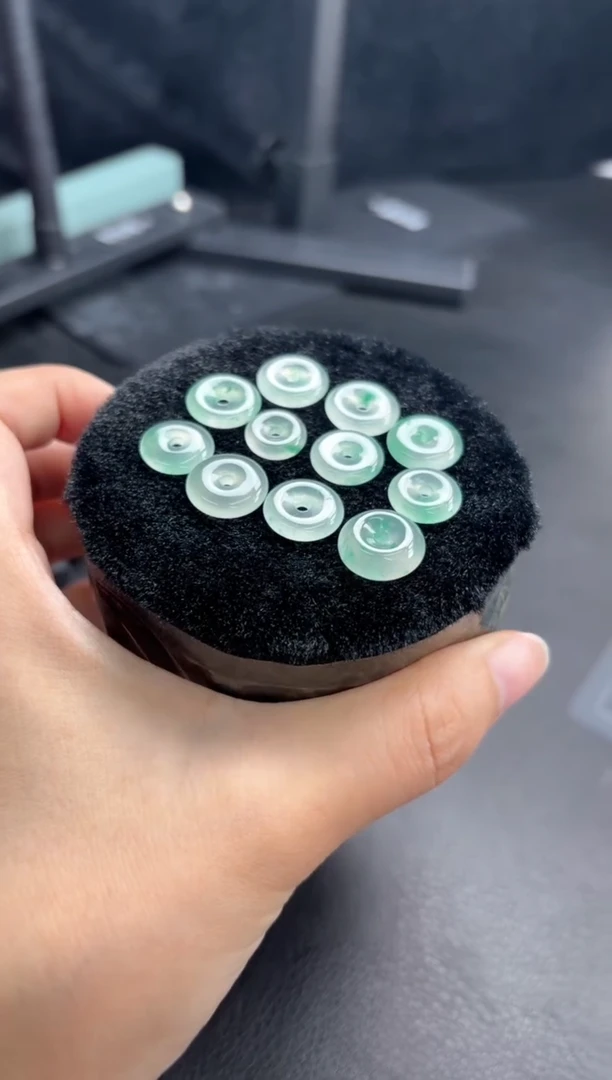 石英质玉（非洲翠）未镶嵌吊坠(不含链)【玲珑优选】高冰面包扣