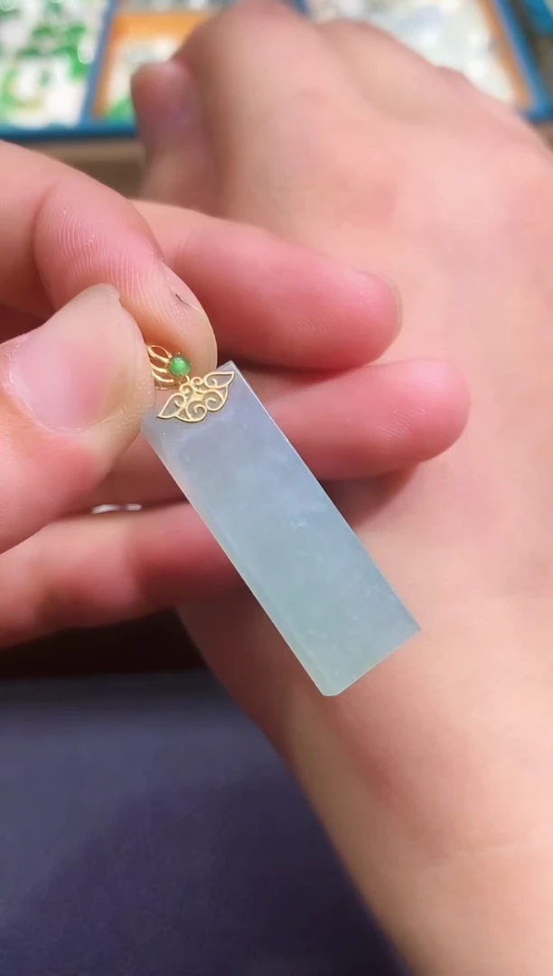 翡翠18K金镶嵌颈饰250610152