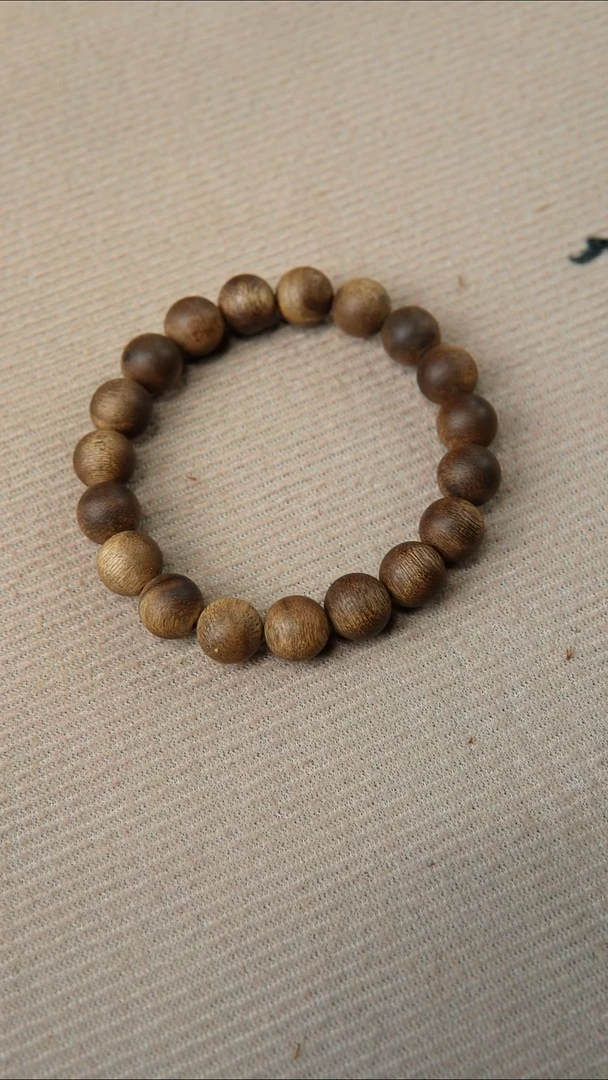 沉香手串橙*?海南虫漏卡10单圈圆珠