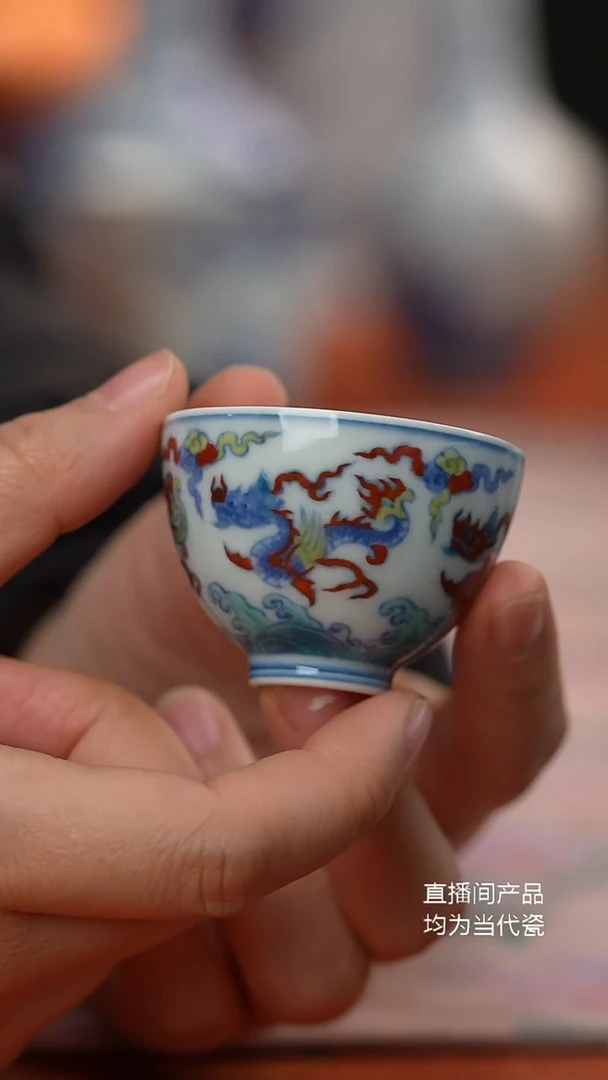 源明青忆斗彩应龙小杯