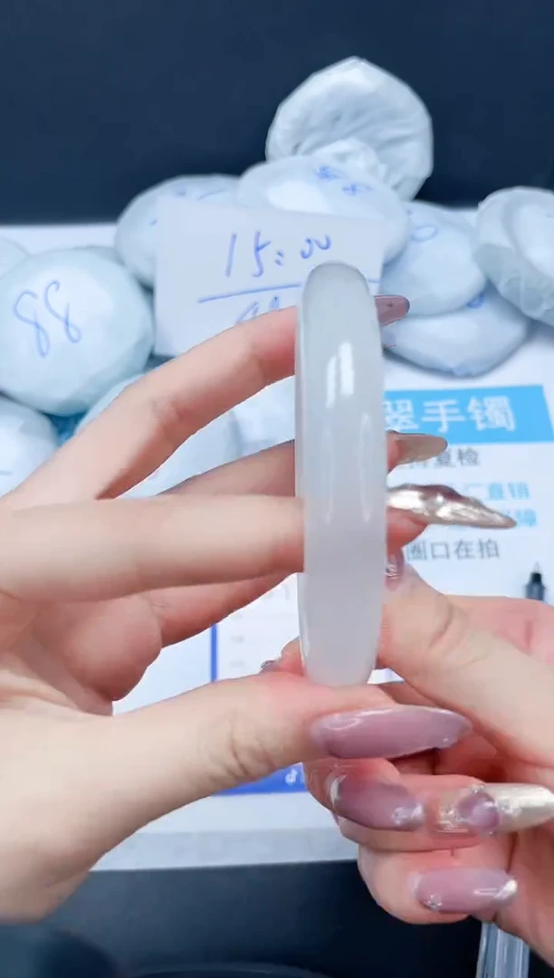 【闪购商品】石英质玉手镯未镶嵌448-61