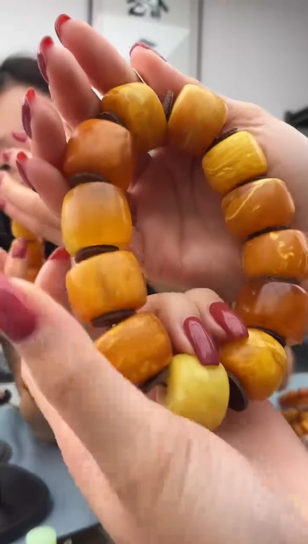 未镶嵌蜜蜡珠宝奇石假一罚十，090.24微瑕发一件