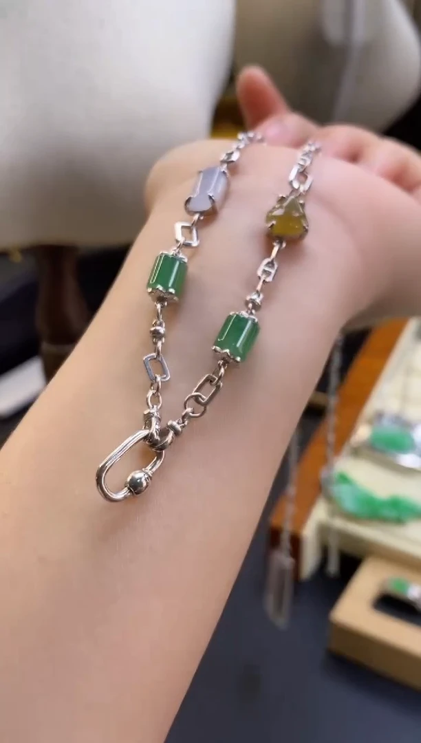 颈饰银S925镶嵌翡翠17870