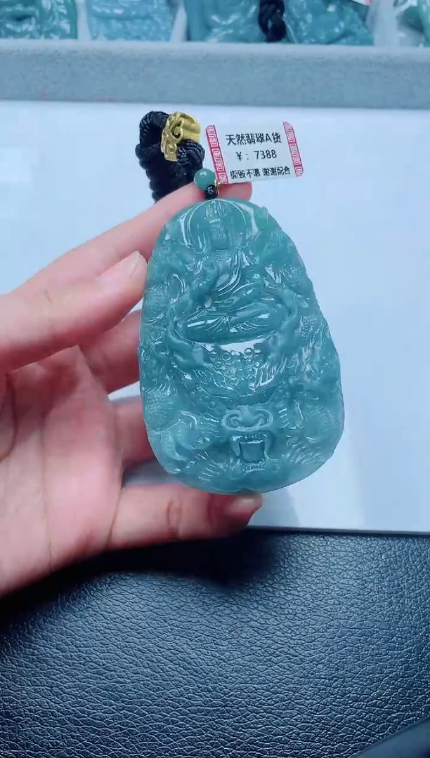 颈饰未镶嵌翡翠    千手