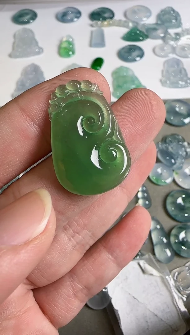 吊坠(不含链)未镶嵌翡翠.