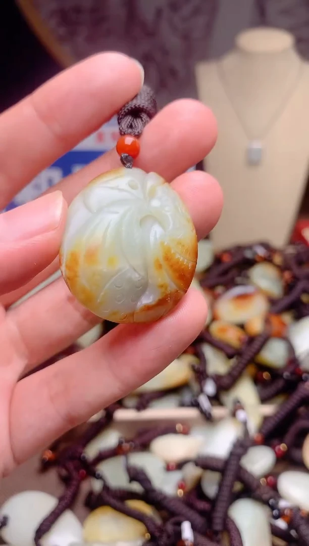 和田玉未镶嵌颈饰1