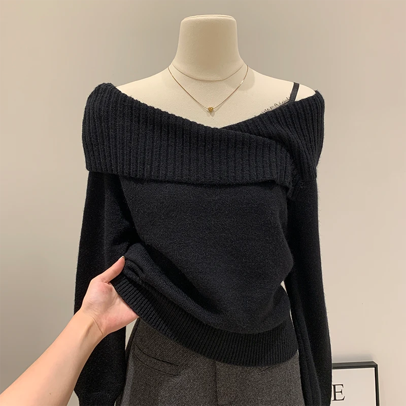 黑色斜角露肩蕾丝拼接一字领纯欲风毛衣针织衫女春秋新款修身上衣