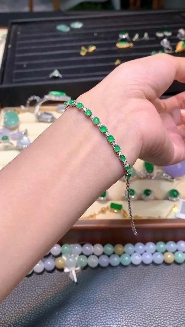 18K金镶嵌手链翡翠手链