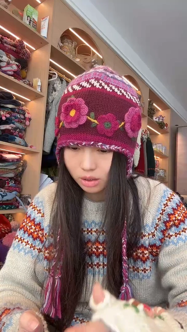 羊毛紫红立体花护耳帽