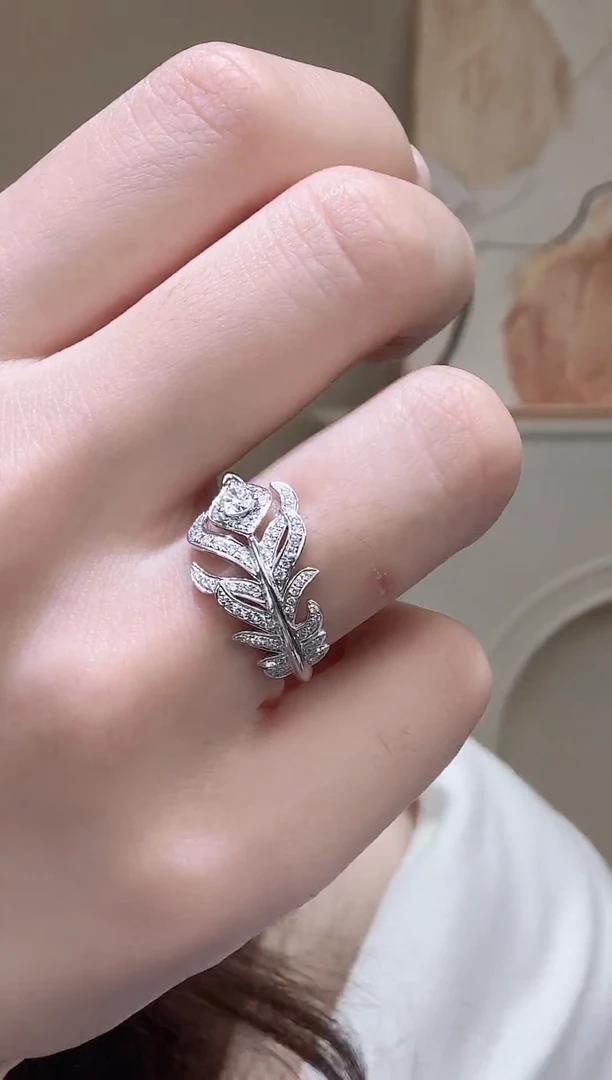 18K金镶嵌实验室培育钻石18k金羽毛戒指k白