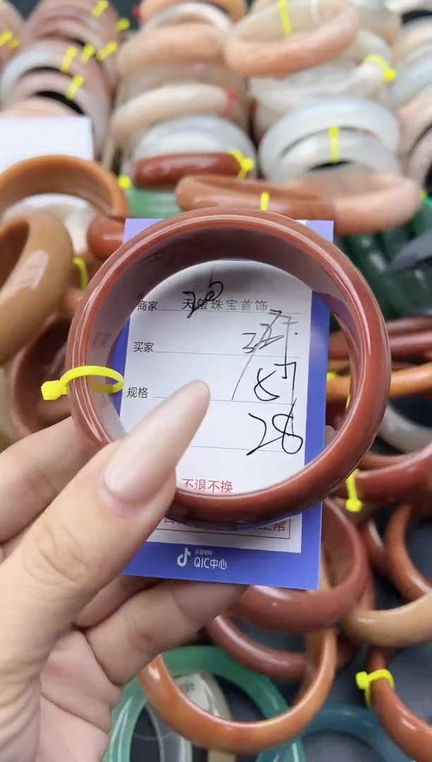 未镶嵌手镯石英质玉327