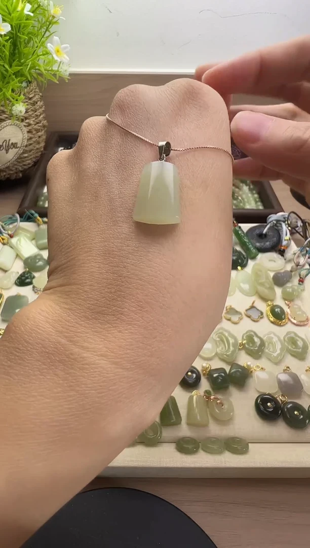 吊坠(不含链)未镶嵌和田玉吊坠(不含链) 未镶嵌 和田玉