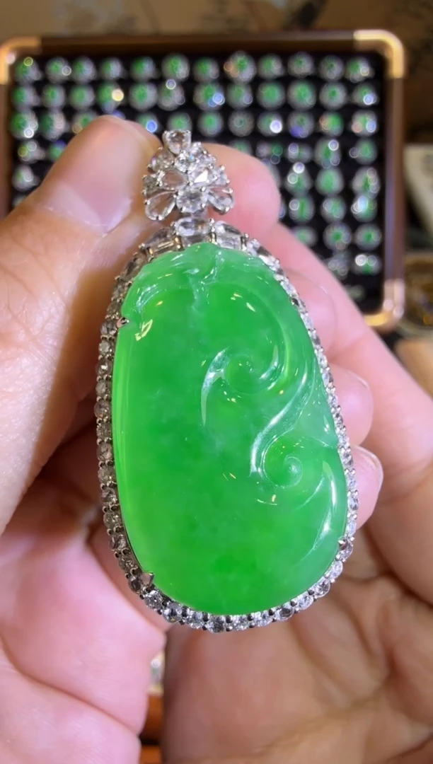 【闪购商品】翡翠吊坠(赠链)18K金镶嵌正阳满绿大如意吊坠