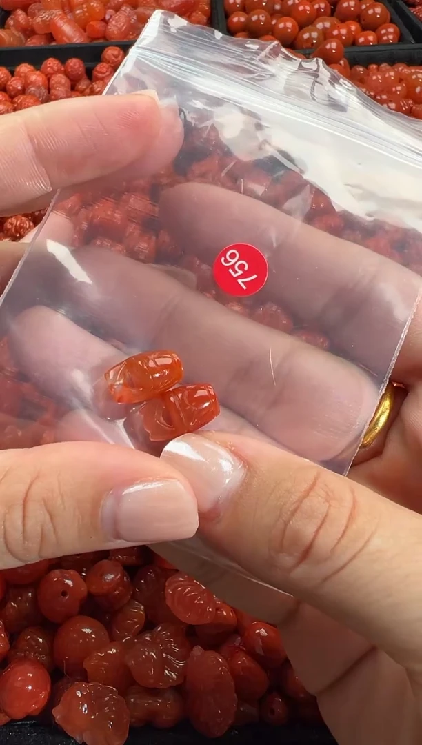 颈饰未镶嵌南红玛瑙1