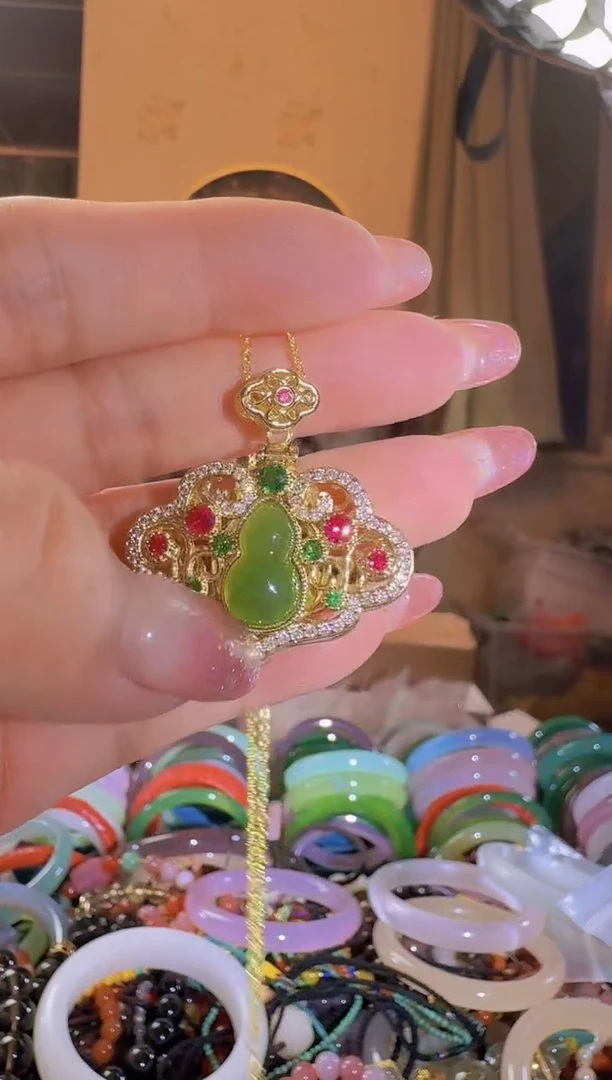 和田玉未镶嵌吊坠(赠链)天然