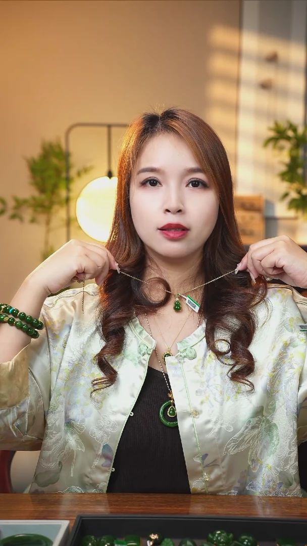 18K金镶嵌手串和田玉（碧玉）溪****618K金镶嵌精品碧玉手串