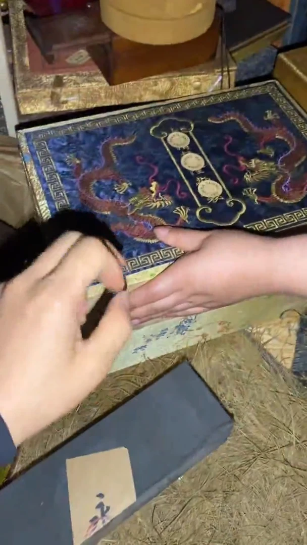 福利双龙刺绣完整箱子福利一一一优选