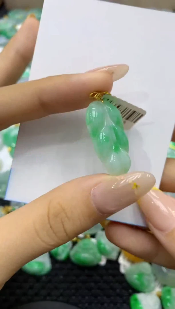 颈饰18K金镶嵌翡翠天然缅甸翡翠A货