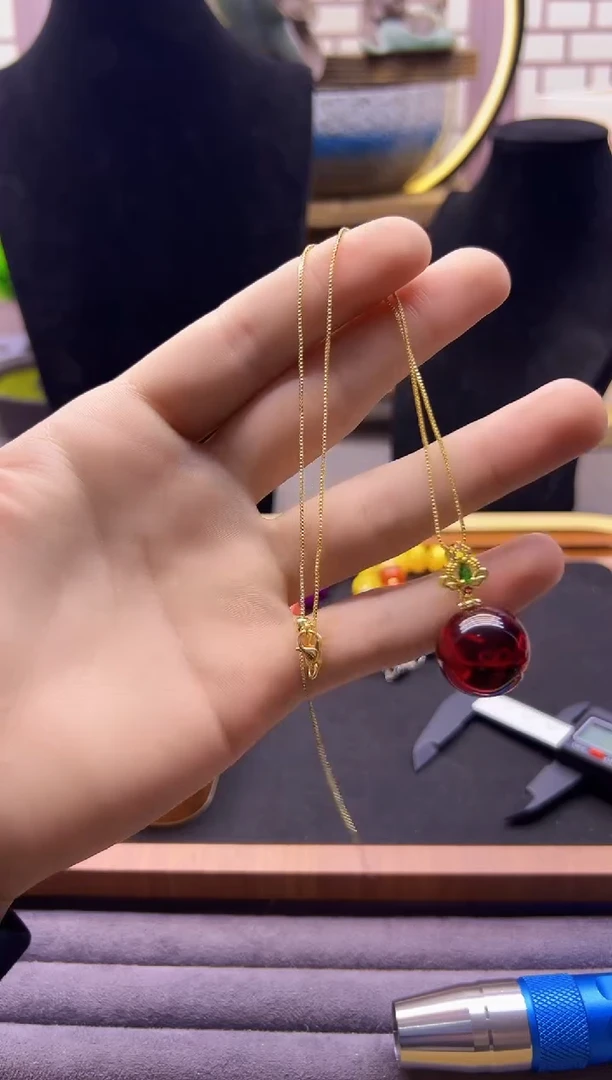 14K金镶嵌颈饰血珀D01