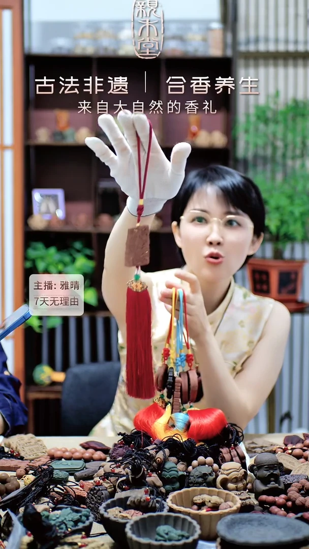 泥塑红麝不动尊车挂