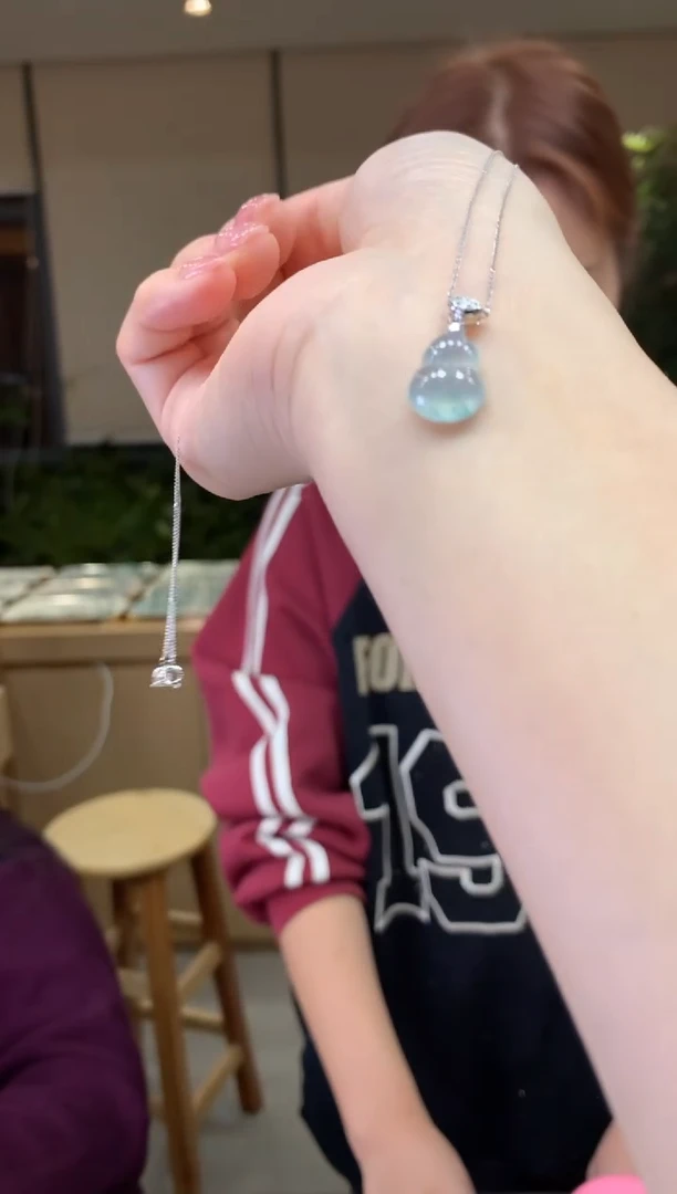 颈饰18K金镶嵌翡翠|不退不换