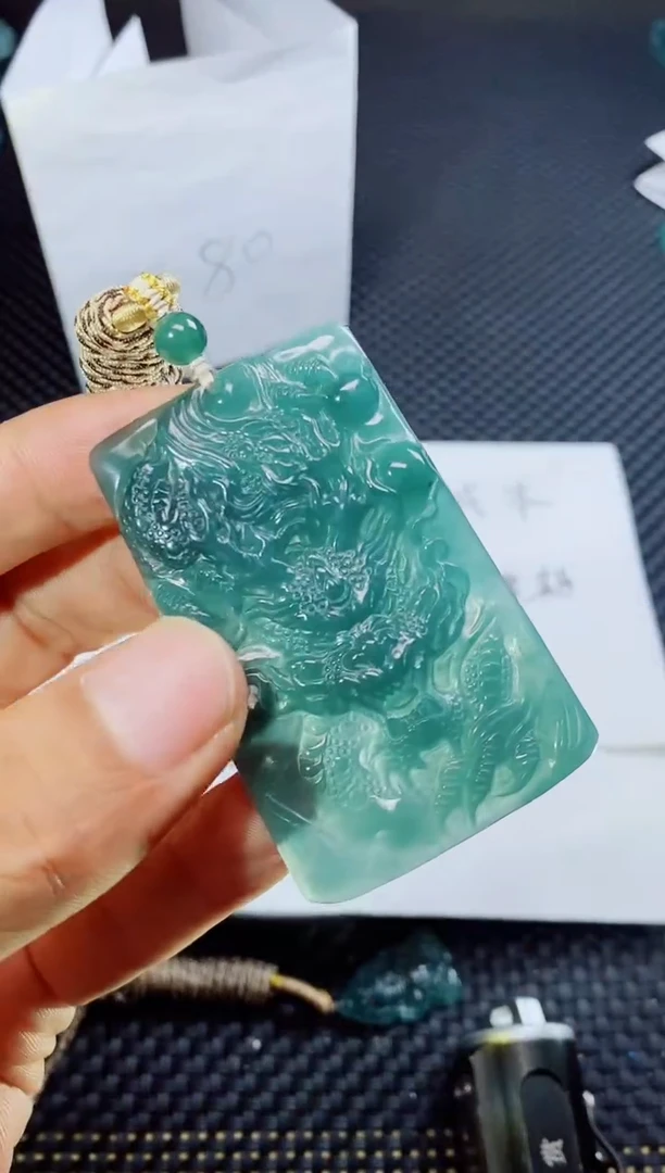 翡翠未镶嵌颈饰