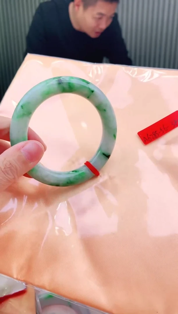 未镶嵌手镯翡翠56