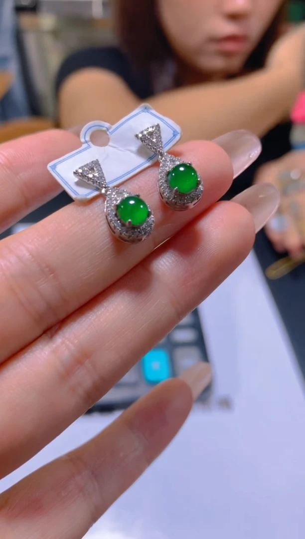 未镶嵌翡翠耳饰多样性发一