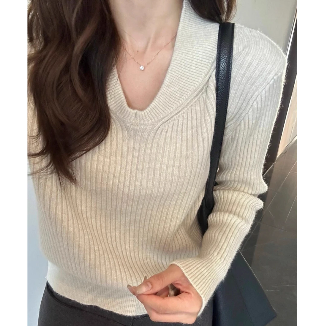 法式极简风杏色v领长袖毛衣女春秋高级感显瘦针织打底衫内搭上衣